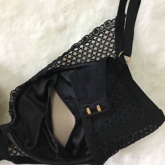 Victoria's Secret Black Fishnet Lace Push-Up Bra - Picture 6 of 11